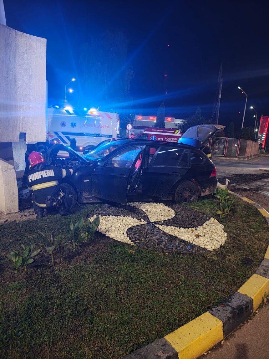 accident in botosani doi raniti dupa ce masina a ajuns in mijlocul sensului giratoriu 68f06c1a0cf9b