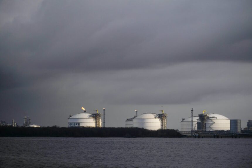 all operational us liquefied natural gas terminals have violated pollution limits says report 6901f3db50144