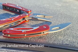 barbat cu cutit si unealta multifunctionala prins de jandarmi langa protestul din piata victoriei 6901c57198950