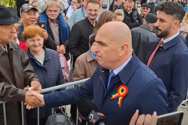 bolojan are curaj sa faca bai de multime doar acasa la oradea si doar de dincolo de gard in rest e fluierat si huiduit peste tot unde merge 68ebdfbe94d3a