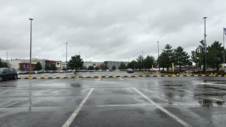 bucurestenii raman acasa de teama ciclonului barbara un mall din capitala gol 68e6289fcedd5