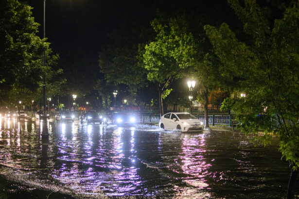bucuresti si ilfov sub cod rosu de ploi isu a gestionat 62 de interventii zeci de masini avariate 68e6196075bb2