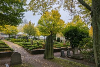 cimitir devastat in italia hotii romani abandoneaza sute de kilograme de obiecte furate 6900ae8224478