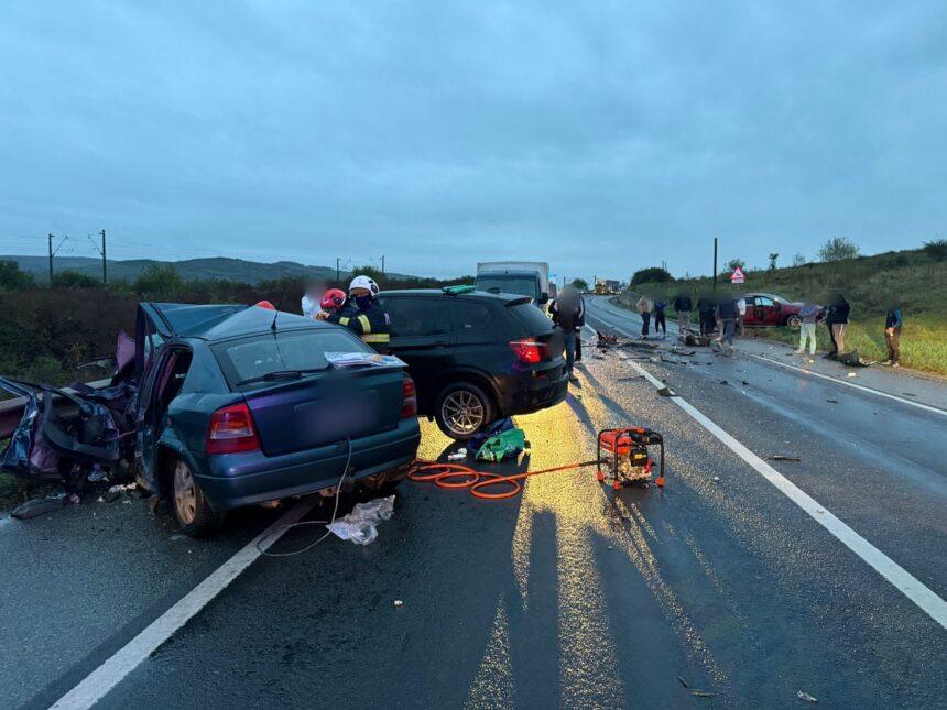 cluj sase victime incarcerate in urma unui accident intre trei masini 68e941eacb888