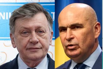 Crin Antonescu criticându-l pe premierul Ilie Bolojan într-o declarație politică despre direcția PNL.