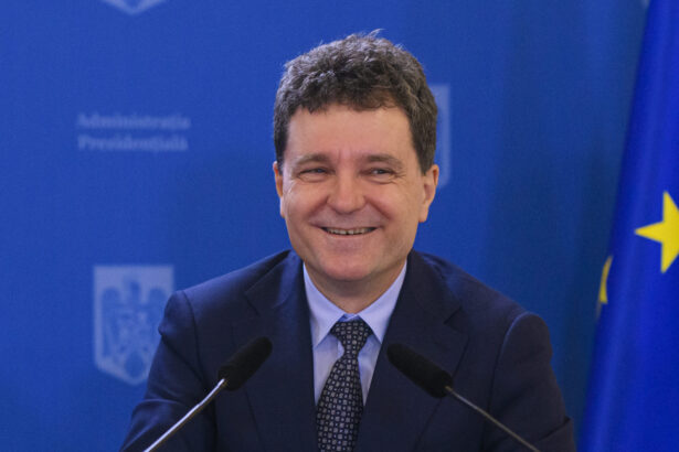 cu cine merge nicusor dan la reuniunea consiliului european de la bruxelles imagini din avion 68f8d2eddc810