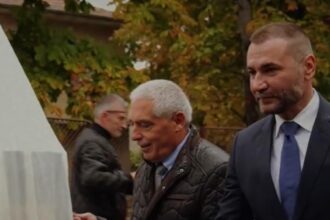 deputatul aur gabriel florea a donat muzeului romanesc din localitatea pordim bustul regelui carol i intr un gest cu o profunda semnificatie istorica si simbolica video 68e3d887dc21e