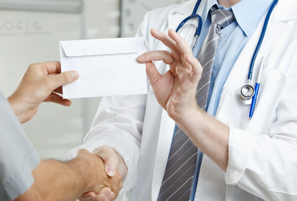 dosar penal 6 000 de euro pentru obtinerea unui post de brancardier la spitalul din radauti 690080aaaa134