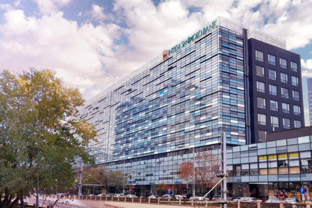 fuziunea dintre intesa sanpaolo bank romania si first bank programata sa se finalizeze la final de octombrie 68ee03392b5bd