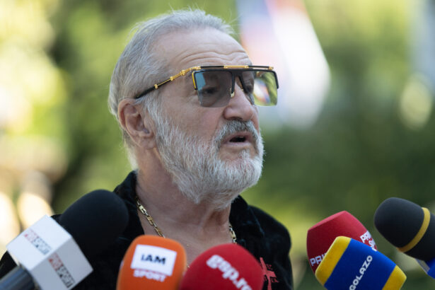 gigi becali a luat foc dupa ce azi noapte baza fcsb a fost invadata de aproape 1 000 de masini ce a ajuns baza mea poligon de curse 68eb90a579275