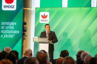 grindeanu explica de ce a iesit din sala la congresul udmr cand a fost intonat imnul tinutului secuiesc exista un singur imn oficial cel al romaniei 68ea2e27a0a49