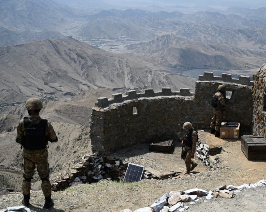 heavy clashes erupt along pakistan afghanistan border 68eb5a2bc90ed