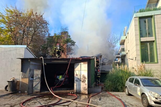 incendiu puternic la o casa din sectorul 2 al capitalei risc de propagare a flacarilor 6903123d8ffad