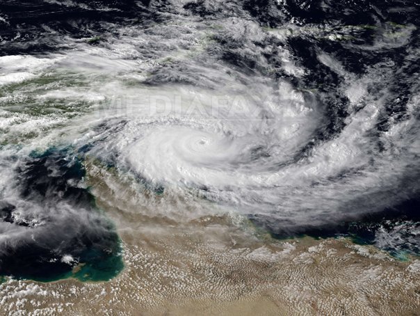 india zecii de mii de persoane au fost evacuate inainte de sosirea ciclonului montha 68ff29761fdb9