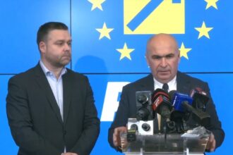 intr un mesaj plin de greseli de scriere mana dreapta a lui bolojan spune ca vrea referendum ca sa transeze problema pensiilor speciale 68f6890361e1b