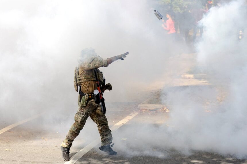 judge orders federal immigration officers in chicago area to wear body cameras 68f1449848048