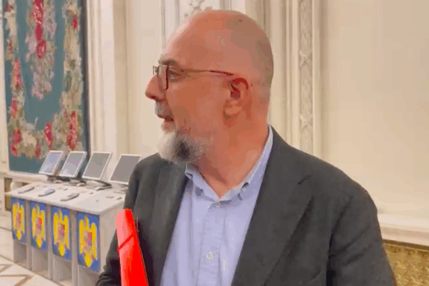 kelemen hunor a scapat porumbelul iar iccj si csm au sarit pe bolojan si pe el prins la inghesuiala liderul udmr o suceste din nou 69011f89cdf1b