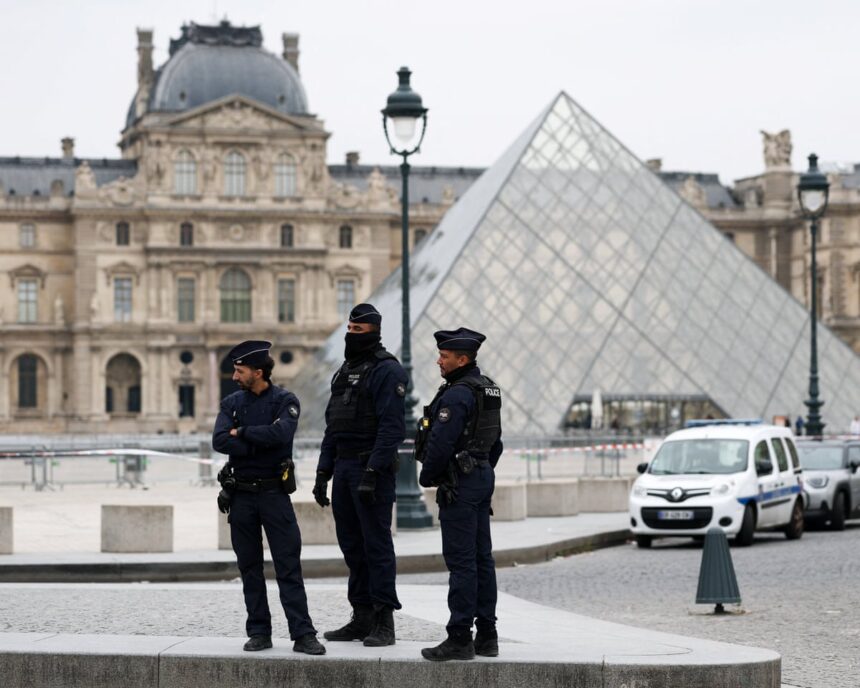 louvre closed after robbery french culture minister says 68f4bb5d920a1