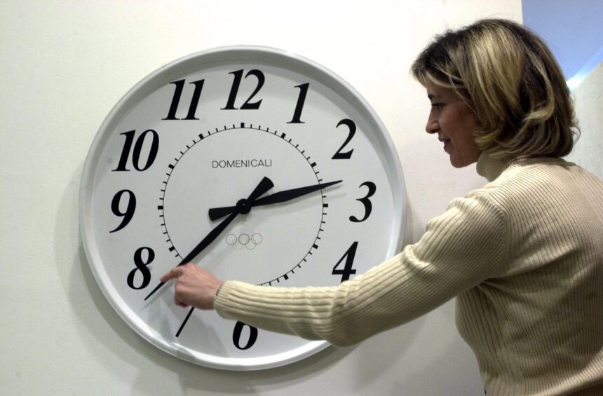 luna aceasta se schimba ora afla cand dormim cu o ora in plus 68e5142b6fd29