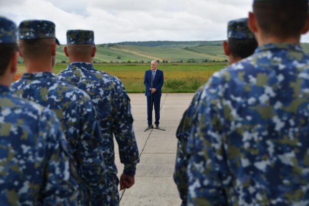 mircea geoana fost secretar adjunct al nato reducerea prezentei militare americane la baza mihail kogalniceanu nu reprezinta o surpriza 69020009132ce