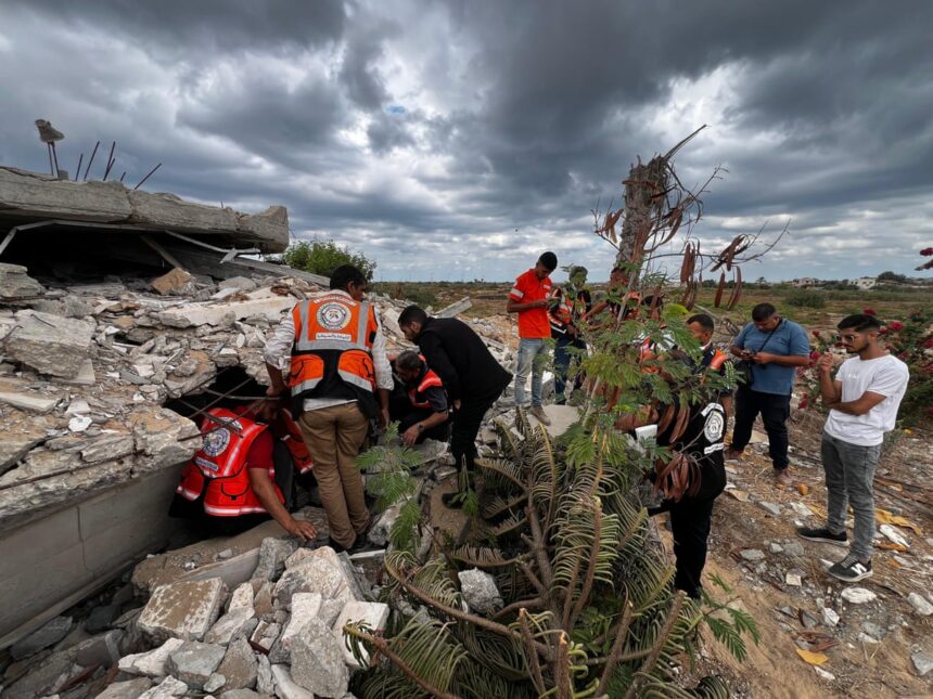 my heart is broken palestinians begin searching the gaza rubble for their dead 68ec98eadeff5