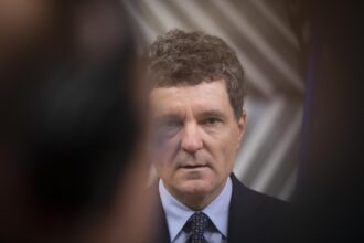 nicusor dan a avertizat ca majorarea salariului minim pe economie ar putea duce la pierderea locurilor de munca 68fbe2f387c6d