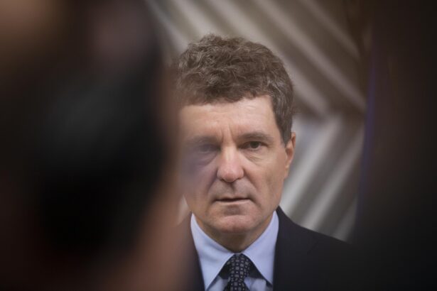 nicusor dan a avertizat ca majorarea salariului minim pe economie ar putea duce la pierderea locurilor de munca 68fbe2f387c6d