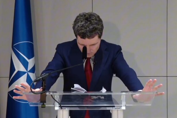 nicusor dan a avut un nou moment de blocaj s a intamplat la o conferinta de presa presedintele si a pierdut ideea si a inghetat in fata jurnalistilor dupa o intrebare banala 68fc7b5a4f8cf