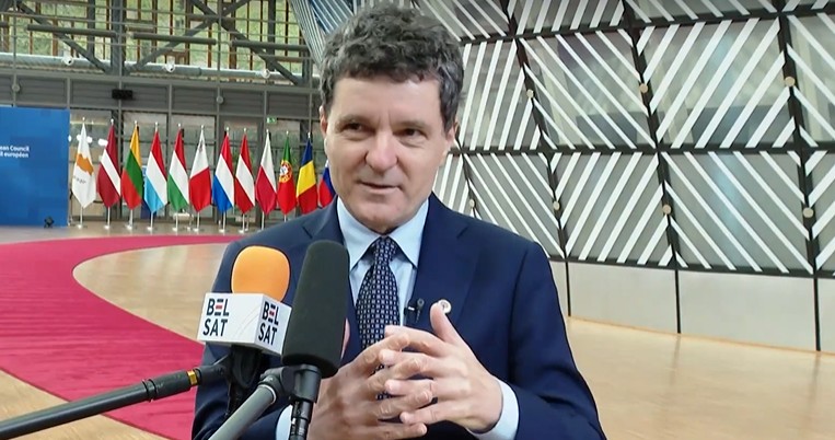 nicusor dan anunta ca ue vrea sa doneze si mai multi bani ucrainei planul este ca uniunea sa ia imprumuturi pe care sa le garanteze cu fondurile inghetate ale rusiei 68f9ec50edc8c