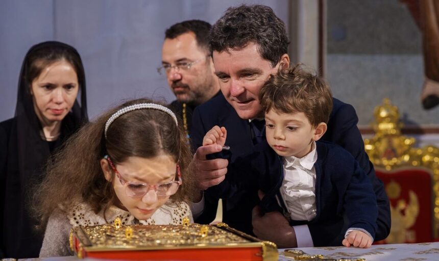 nicusor dan dupa ce a participat la sfintirea catedralei nationale despre care spunea ca este un delir grandoman o constructie nascuta din visul si credinta multor romani 68fe70d4904e6