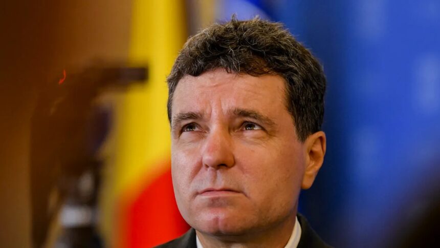 nicusor dan s a inclinat la monumentul colectiv azi se implinesc 10 ani de la tragedia care a indoliat zeci de familii 69030cf8c7197