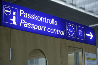 noul sistem de intrare iesire al ue intra in functiune duminica vom sti cine intra in ue cand si unde posibile congestii pe aeroporturi 68e94033366af