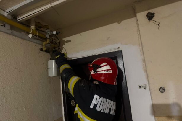 o scoala a fost evacuata in mioveni din cauza mirosului de gaz circa 275 de oameni evacuati 68fa66b5dbcba