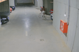 o tanara din capitala a furat o bicicleta apoi s a intors sa fure si cuptorul de pizza 68e63b7f300d3