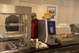 piedone este invitat la masa la restaurantul parlamentului pe care l a inchis cand era sef la anpc cine si de ce i a lansat invitatia 68ecb75d4640c