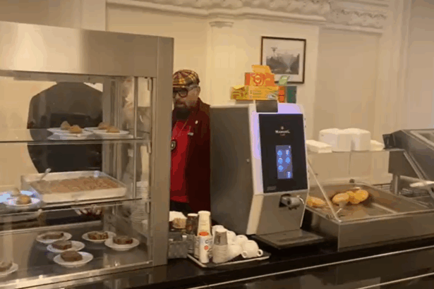 piedone este invitat la masa la restaurantul parlamentului pe care l a inchis cand era sef la anpc cine si de ce i a lansat invitatia 68ecb75d4640c