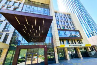 premiera pe piata din romania raiffeisen bank isi asigura o parte din creditele acordate populatiei printr o tranzactie in valoare de un miliard de euro cu munich re 68ee8c76b2ef3