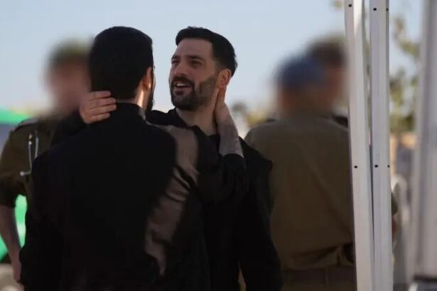 primele imagini cu ostaticii israelieni eliberati dupa doi ani de captivitate in gaza 68ecb9295310c