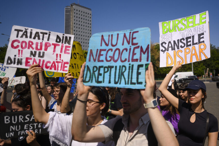 protest al studentilor si confederatiilor sindicale organizat pe 29 octombrie in fata guvernului 68fb55c462ade
