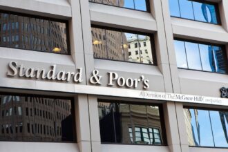 romania este in continuare cu un picior in groapa agentia de rating sp ne tine pe ultima treapta din categoria recomandata investitorilor dar nu ne arunca inca in junk 68ea157c20707