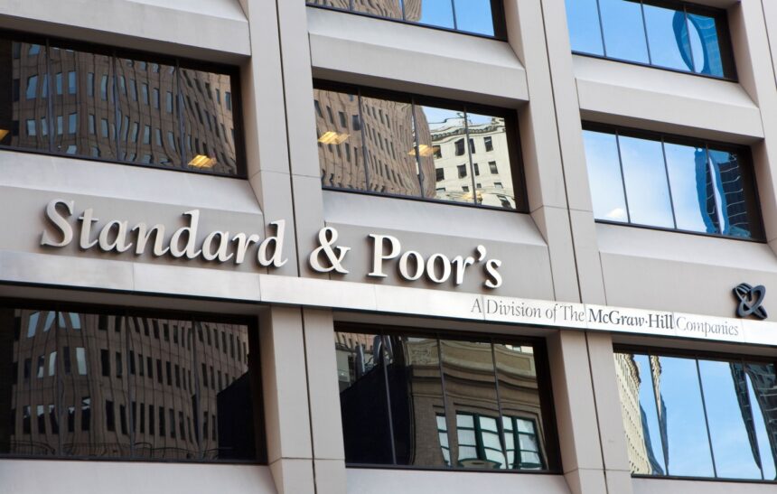 romania este in continuare cu un picior in groapa agentia de rating sp ne tine pe ultima treapta din categoria recomandata investitorilor dar nu ne arunca inca in junk 68ea157c20707