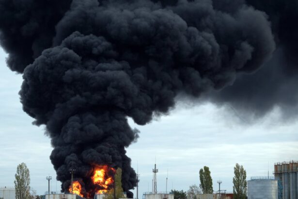 russia bombards ukraines gas sites as zelenskyy flies to us for trump meeting 68f0cde25a034