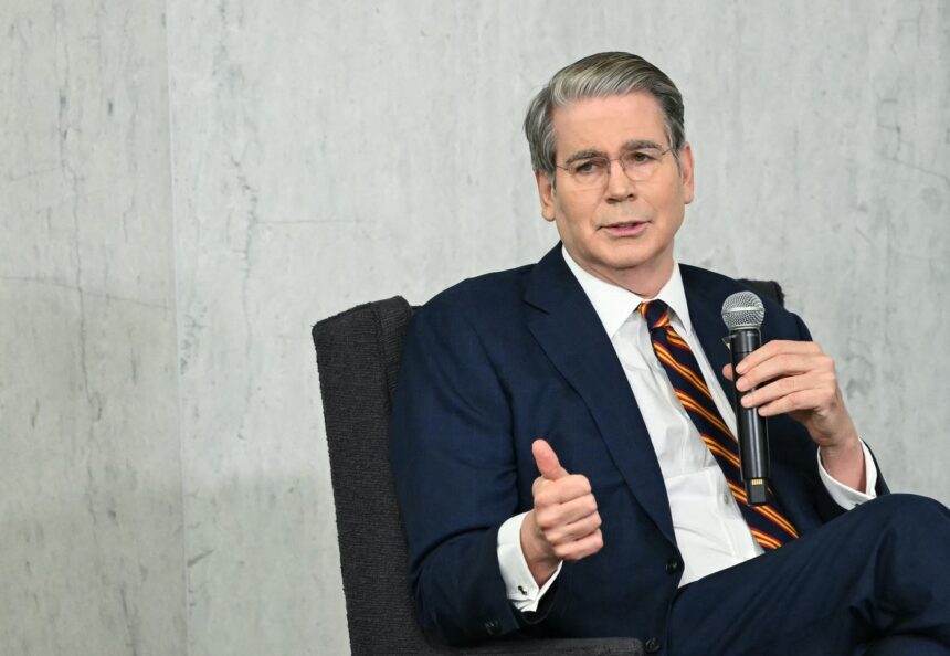 secretarul trezoreriei americane china incearca sa faca rau economiei globale vor sa i traga pe toti ceilalti in jos cu ei 68ee31d7994b7