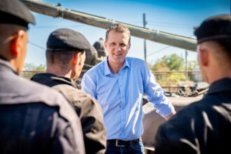 tinerii intre 18 si 35 de ani pot urma stagiu militar voluntar in termen anuntul lui ionut mosteanu 68f6f861e779e