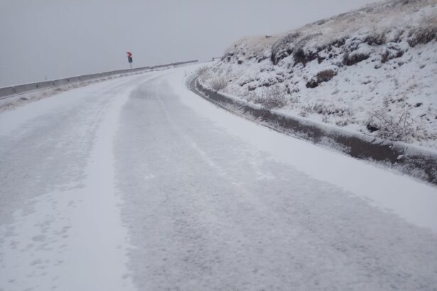 transalpina drumarii au creat un culoar pentru ciobanii care au ramas pe munte 68e76e878bec8