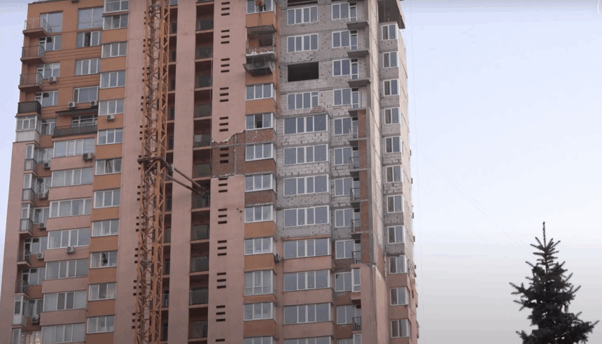 un bloc rezidential din kiev lovit de o racheta rusa la inceputul razboiului a fost complet restaurat 68f26514b3df2