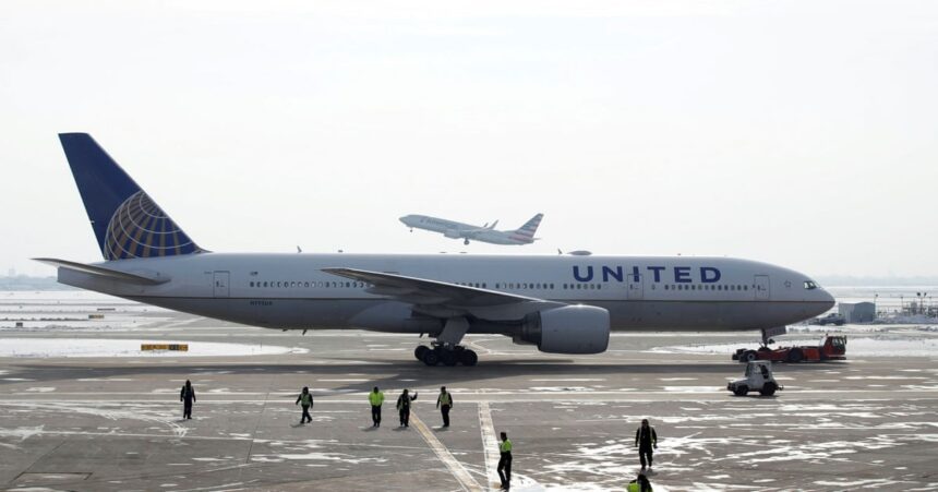 united plane clips tail of another aircraft at chicagos ohare airport 68f3abd615f4c