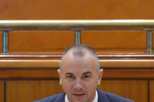 Deputatul Valentin Răducea vorbind în Parlament despre infrastructura uitată a Bucovinei
