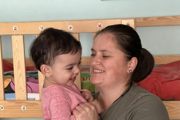 abandonat in maternitate un bebelus a fost adoptat de o familie din sibiu care mai are 5 copii doar cand este saracie vezi cu adevarat ajutorul lui dumnezeu 6914c5c304c72