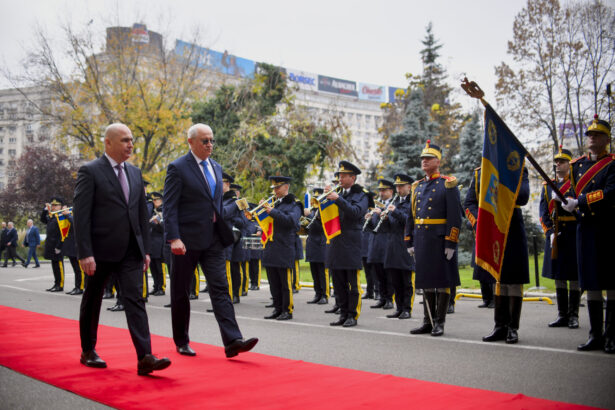 alexandru munteanu premierul republicii moldova la palatul victoria altadata se puneau garduri de fier intre noi azi ne construim punti trainice 6915ce132bf8e
